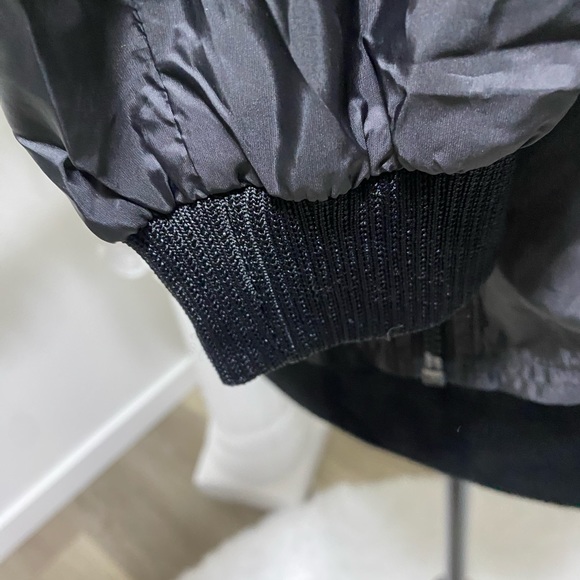 Good American Windbreaker Jacket Cinched Back Black NWT Size 2 - Picture 3 of 7